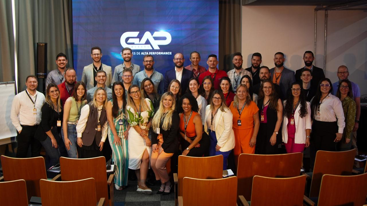 Édipo Vaccaro em evento corporativo